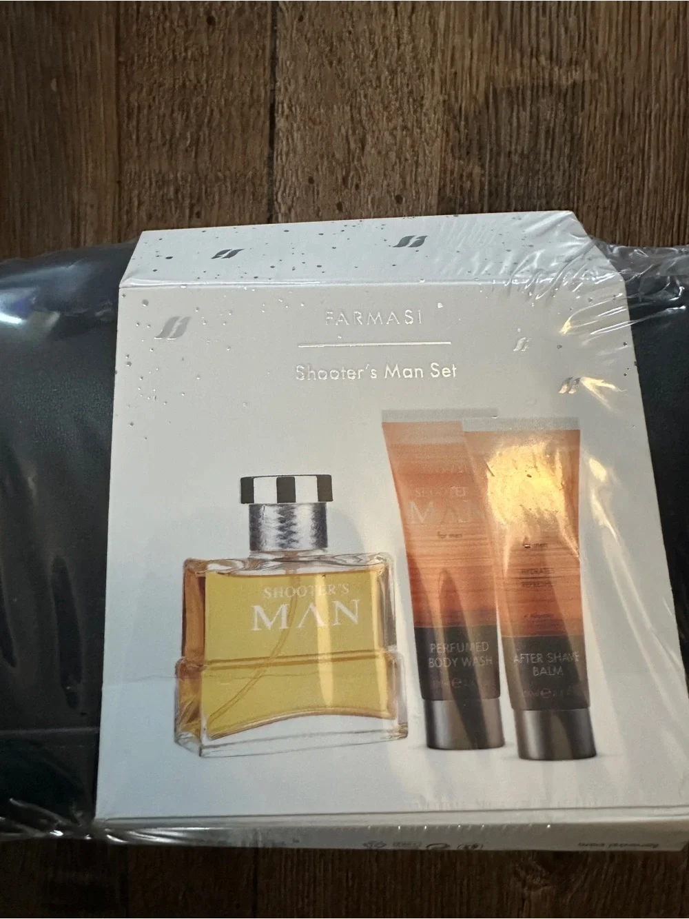 Farmasi Shooter's Man Hydrating Grooming Set - Orange and Black